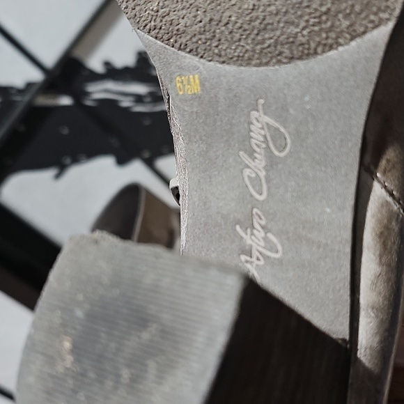 Arturo Chiang Gray Ankle Boots with Cuffed Top and Rounded Toe - Picture 7 of 8